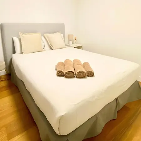 Acogedora Vivienda Con Parking En La Playa De Canteras *